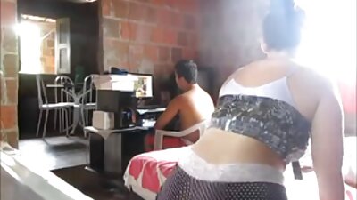 A nők teljesítik természetes vágyukat egy amatőr sex video zöld rét szívében