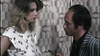 Pár romantikus szex a kanapén házi szex videók délután